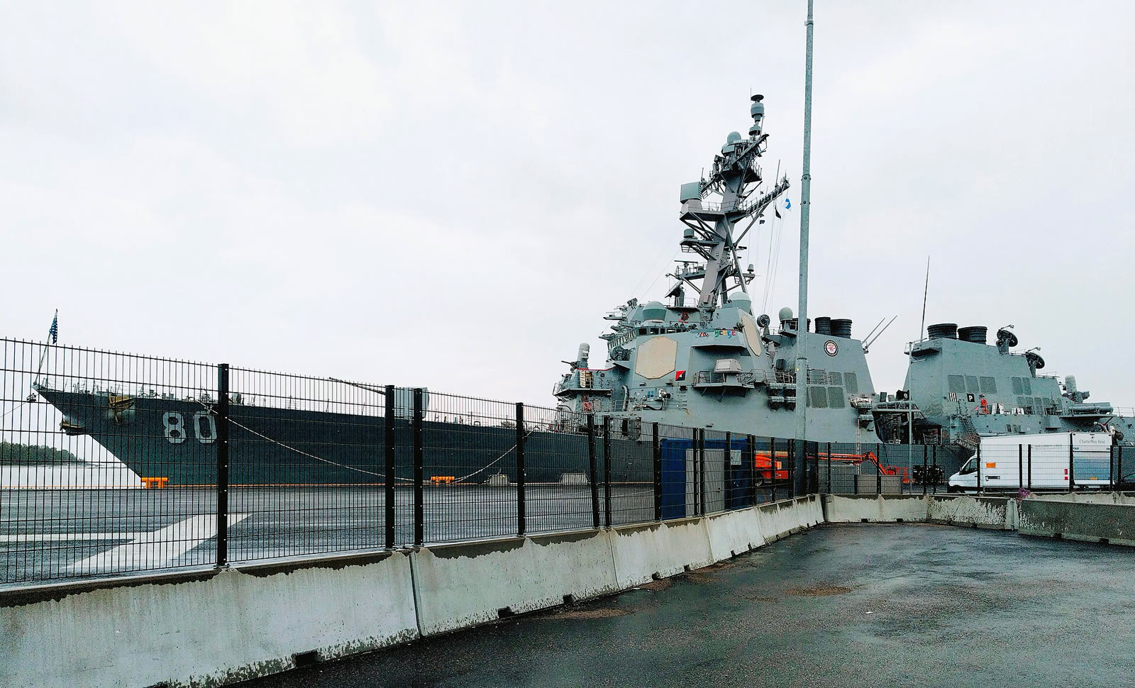 USS Roosevelt docked at a port (archive)