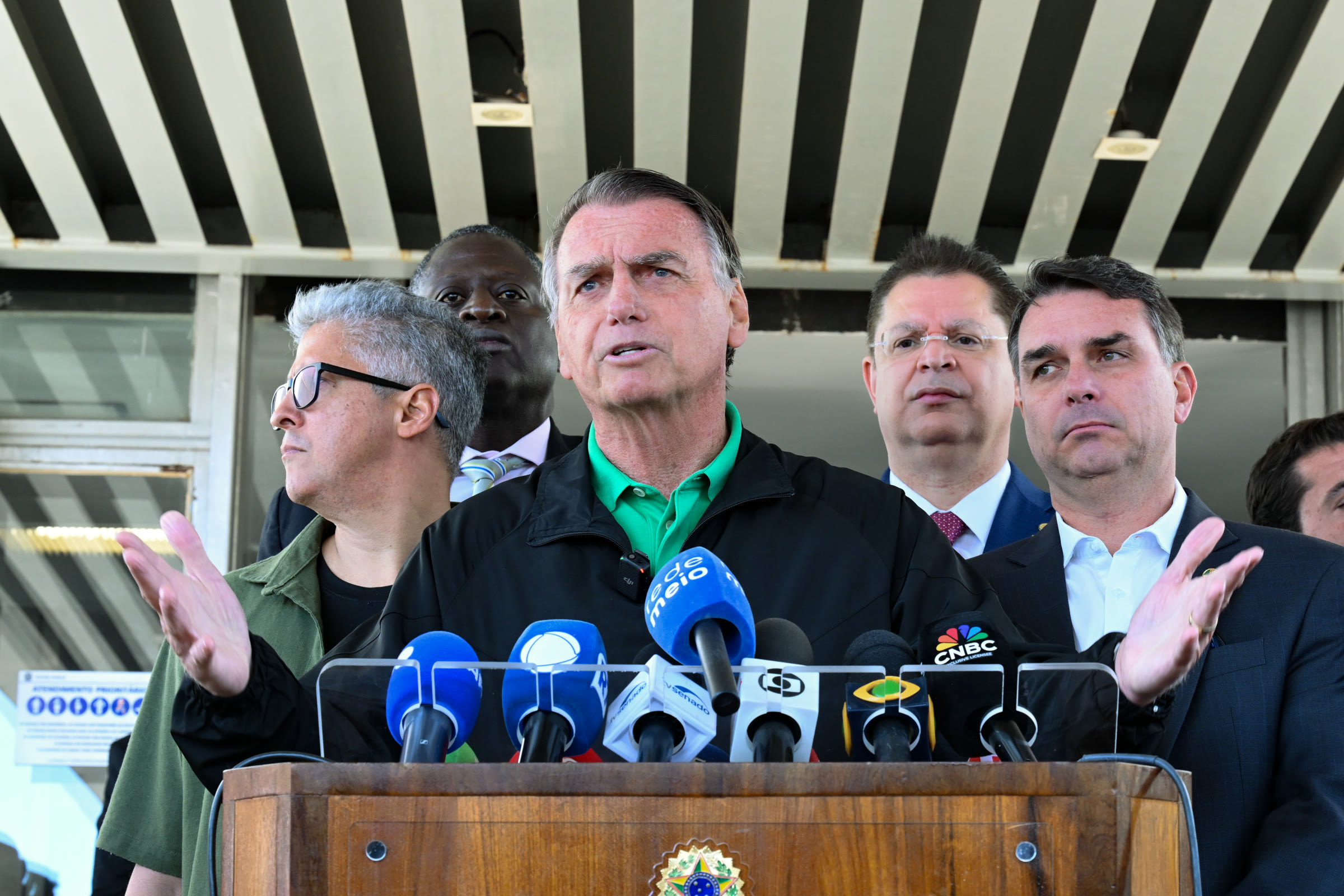 Flávio Bolsonaro at a press conference of his father, former President Jair Bolsonaro (July 2025)