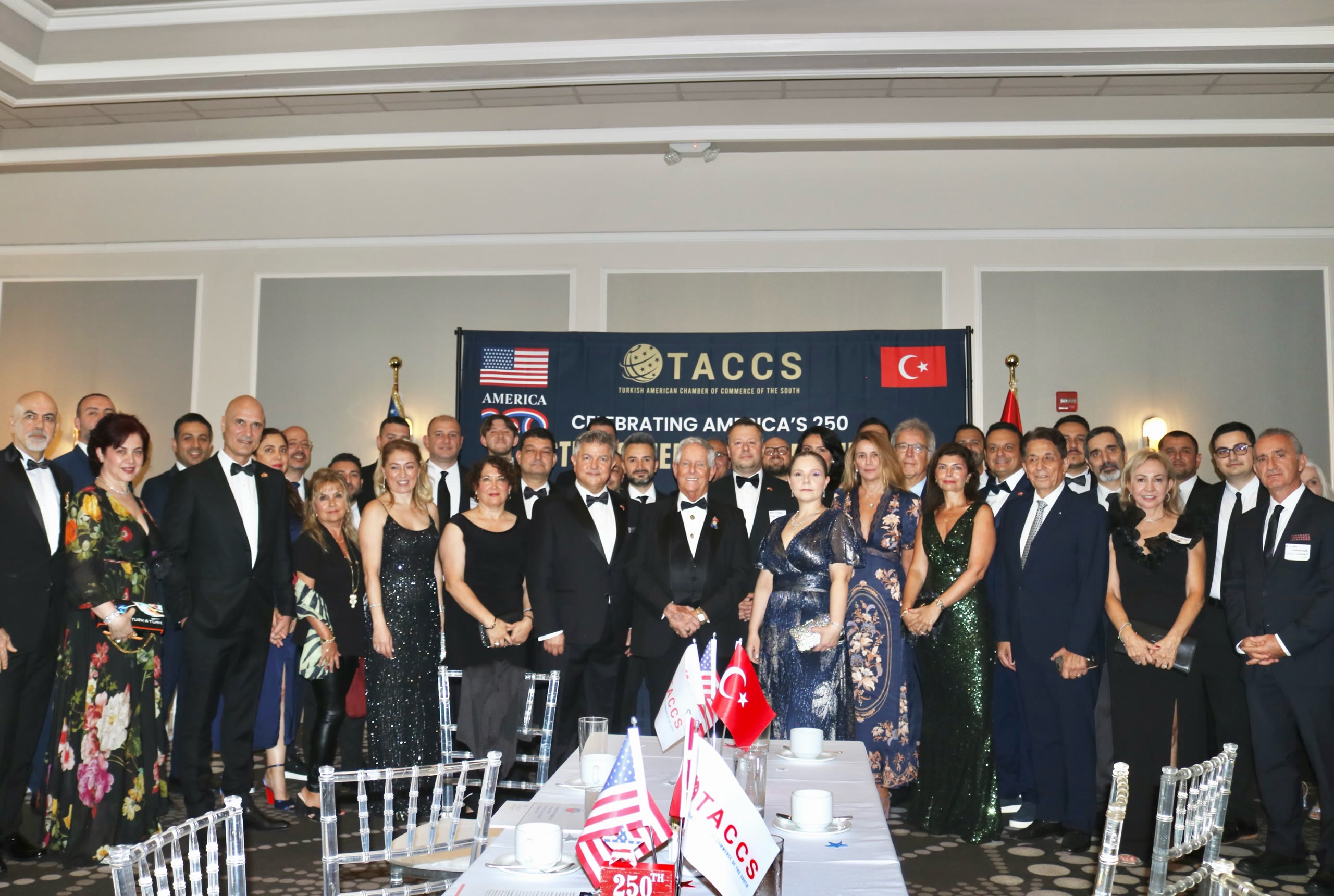 ضيوف حفل TACCS احتفاء بالذكرى الـ250 للولايات المتحدة في ميامي