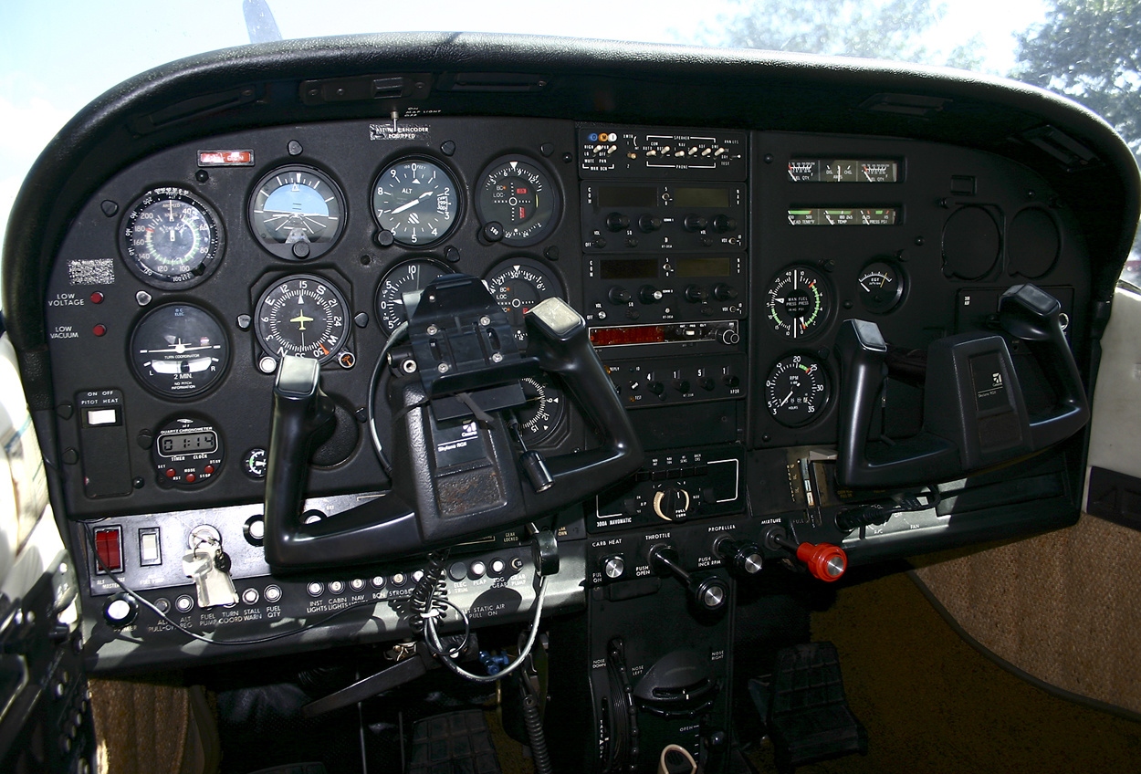 Cockpit of a Cessna R182 Skylane RG (archive)