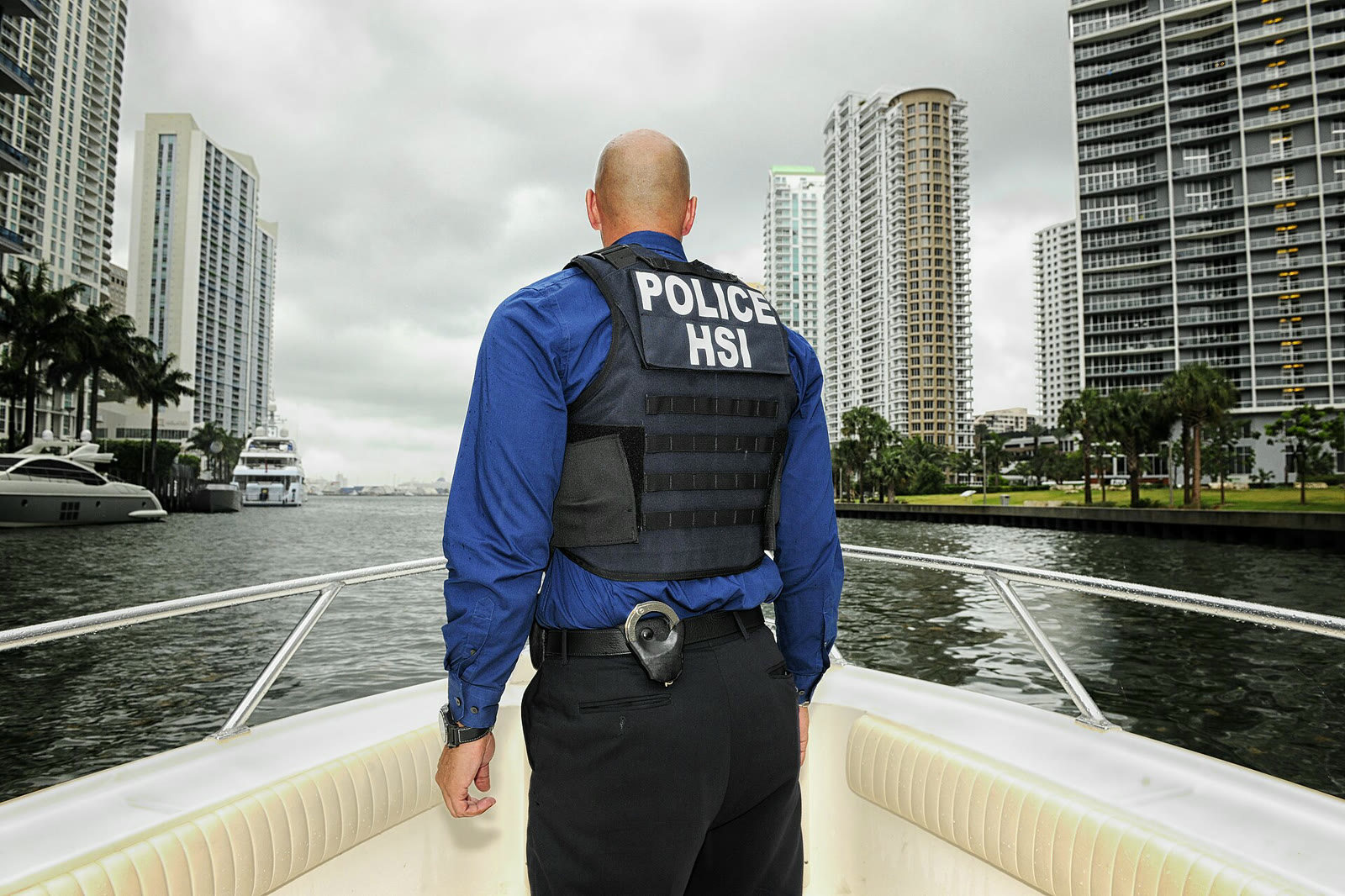 Homeland Security Investigations (HSI) agent (archive)