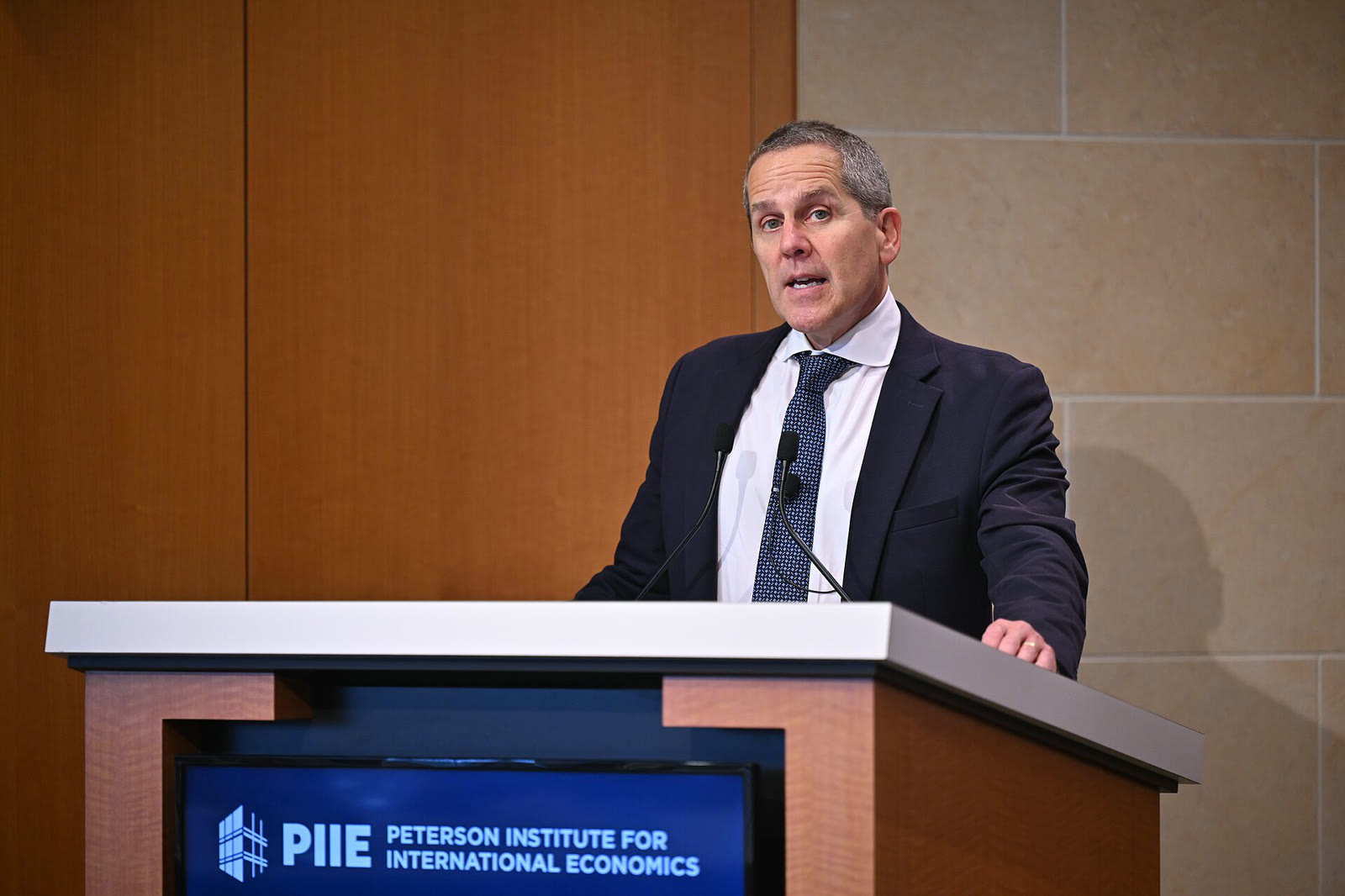Fed Board Governor Michael Barr speaking in Washington (archive, September 2025)