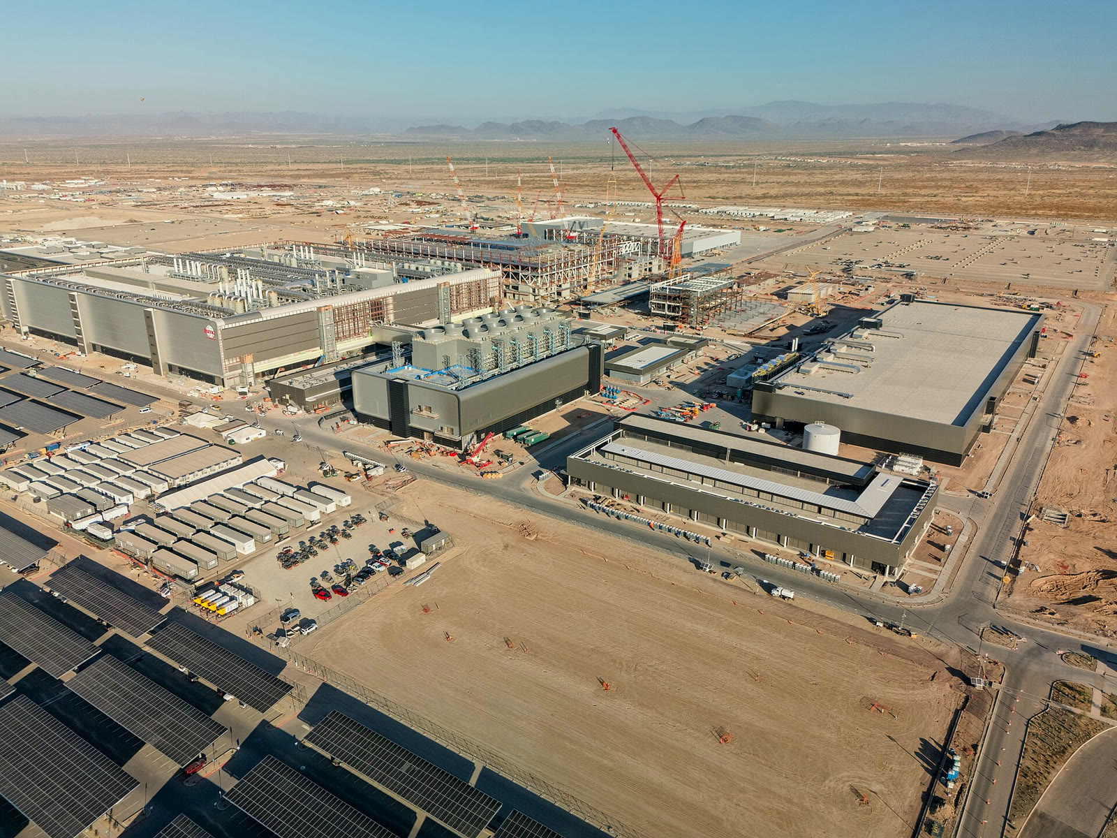 TSMC'nin Arizona Phoenix'teki fabrikasının inşaatı (arşiv)