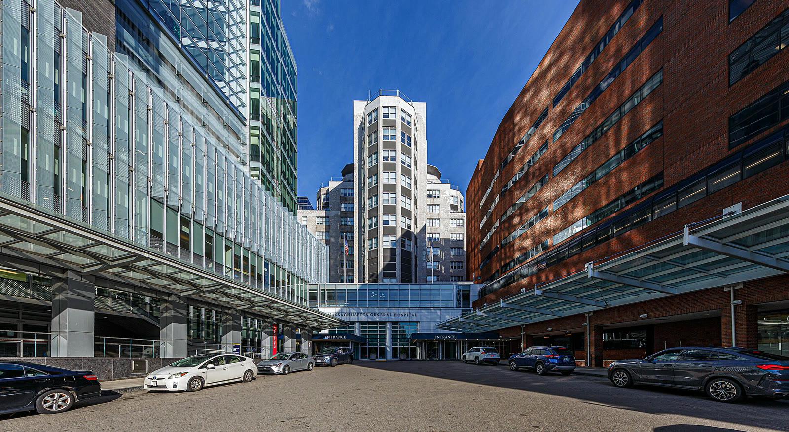 Massachusetts Genel Hastanesi’nin ana girişi, Boston (arşiv)
